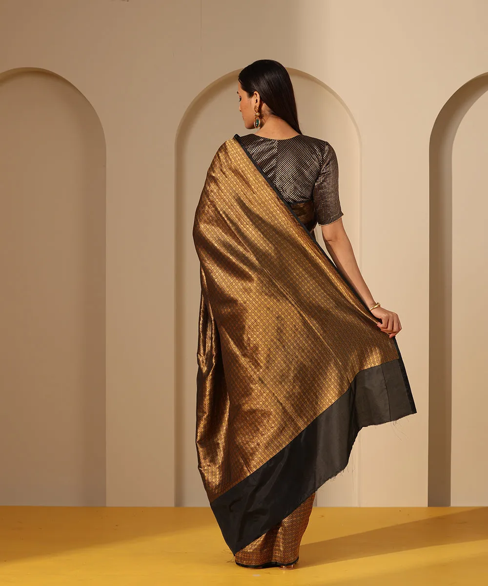 Black And Gold Handloom Pure Tissue Silk Kimkhab Banarasi Saree With Floral Motifs