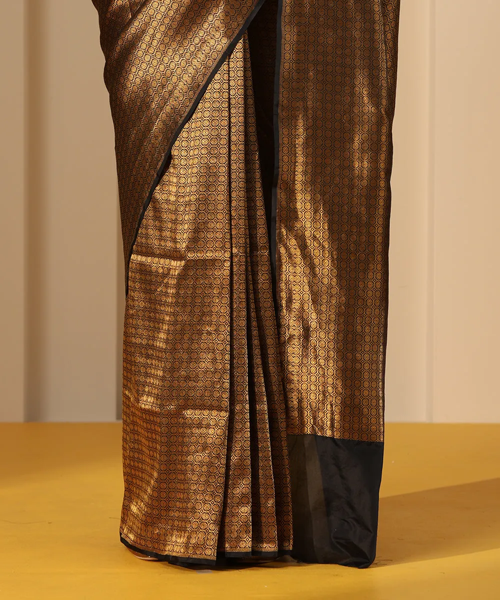 Black And Gold Handloom Pure Tissue Silk Kimkhab Banarasi Saree With Floral Motifs