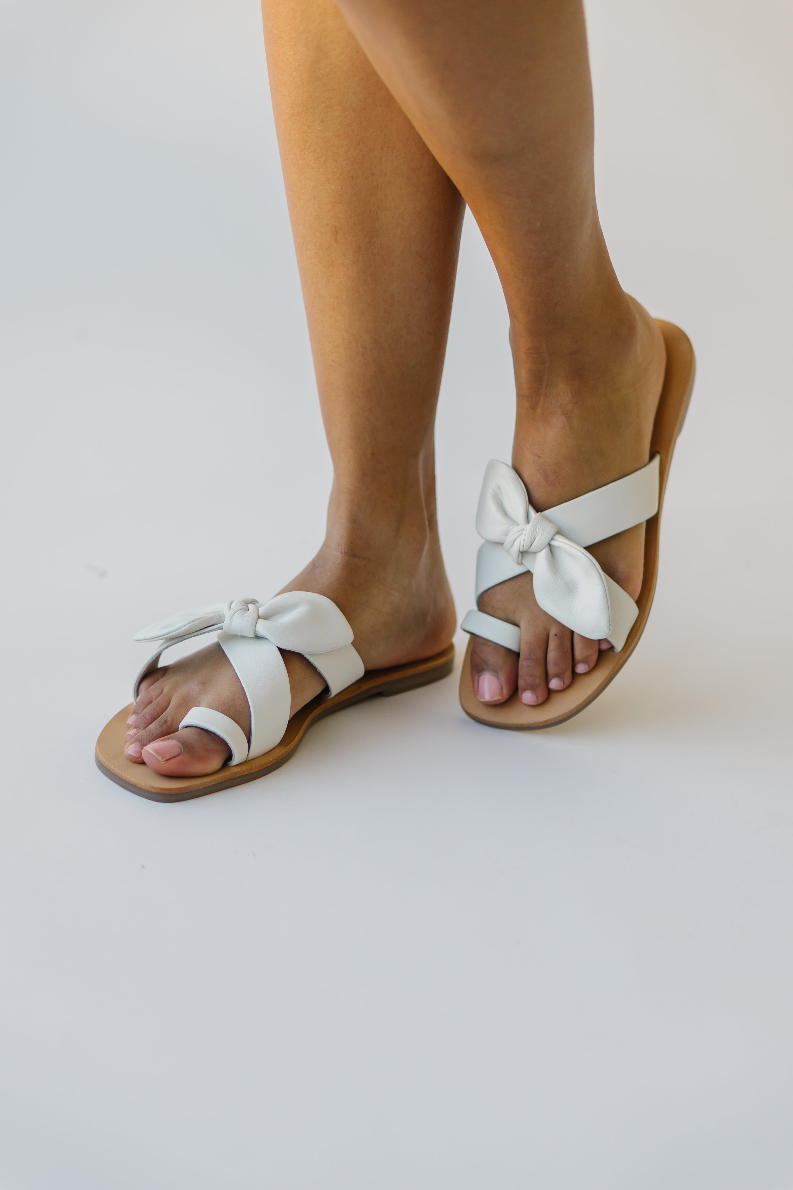 Matisse: Vaughn Toe-Loop Sandal in White