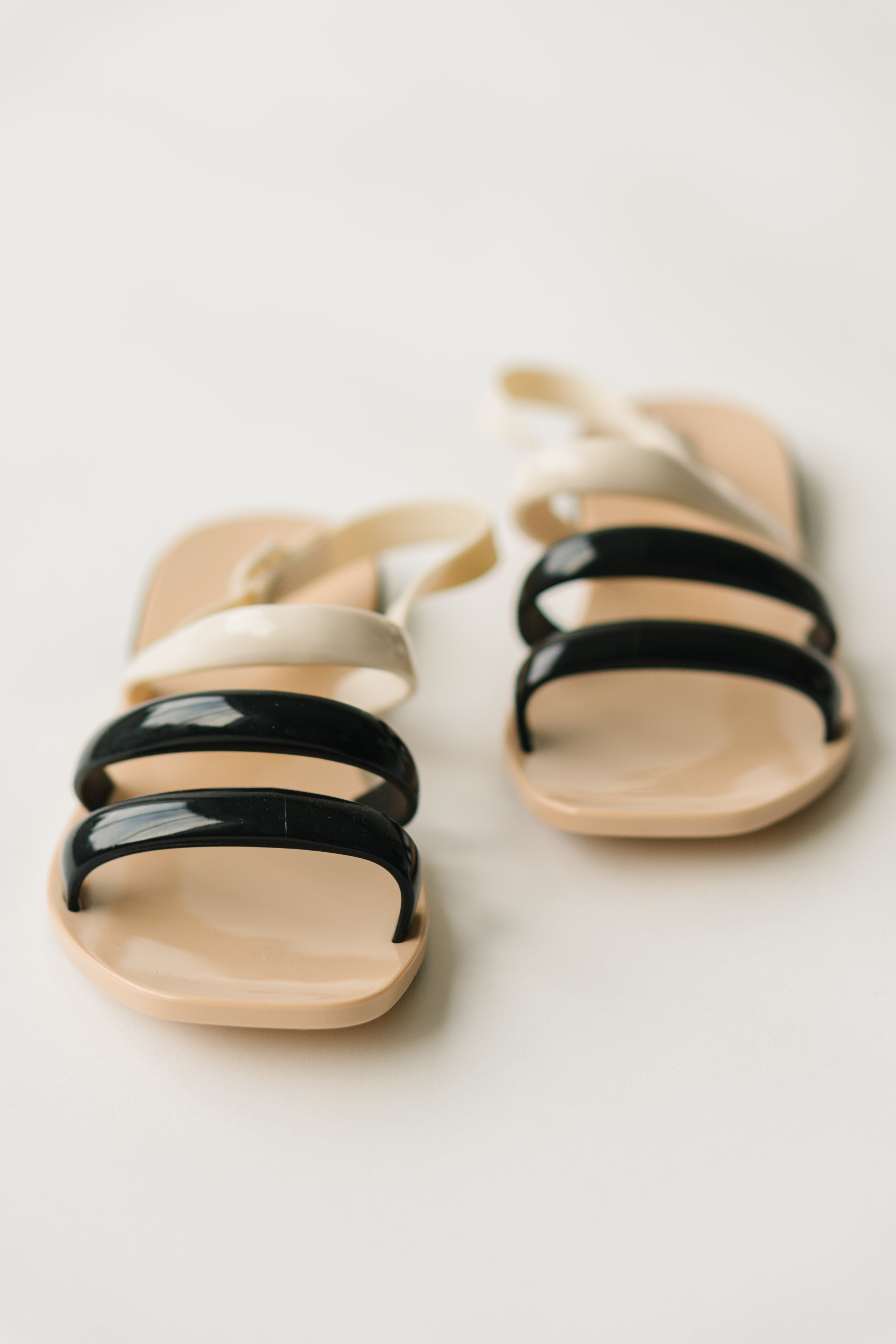 Melissa: The Essential Wave Sandal in Beige + Black